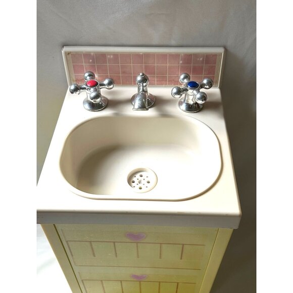 Playskool Rose Petal Cottage Yellow Toy Sink With Faux Faucet & Heart Accents - Picture 2 of 12